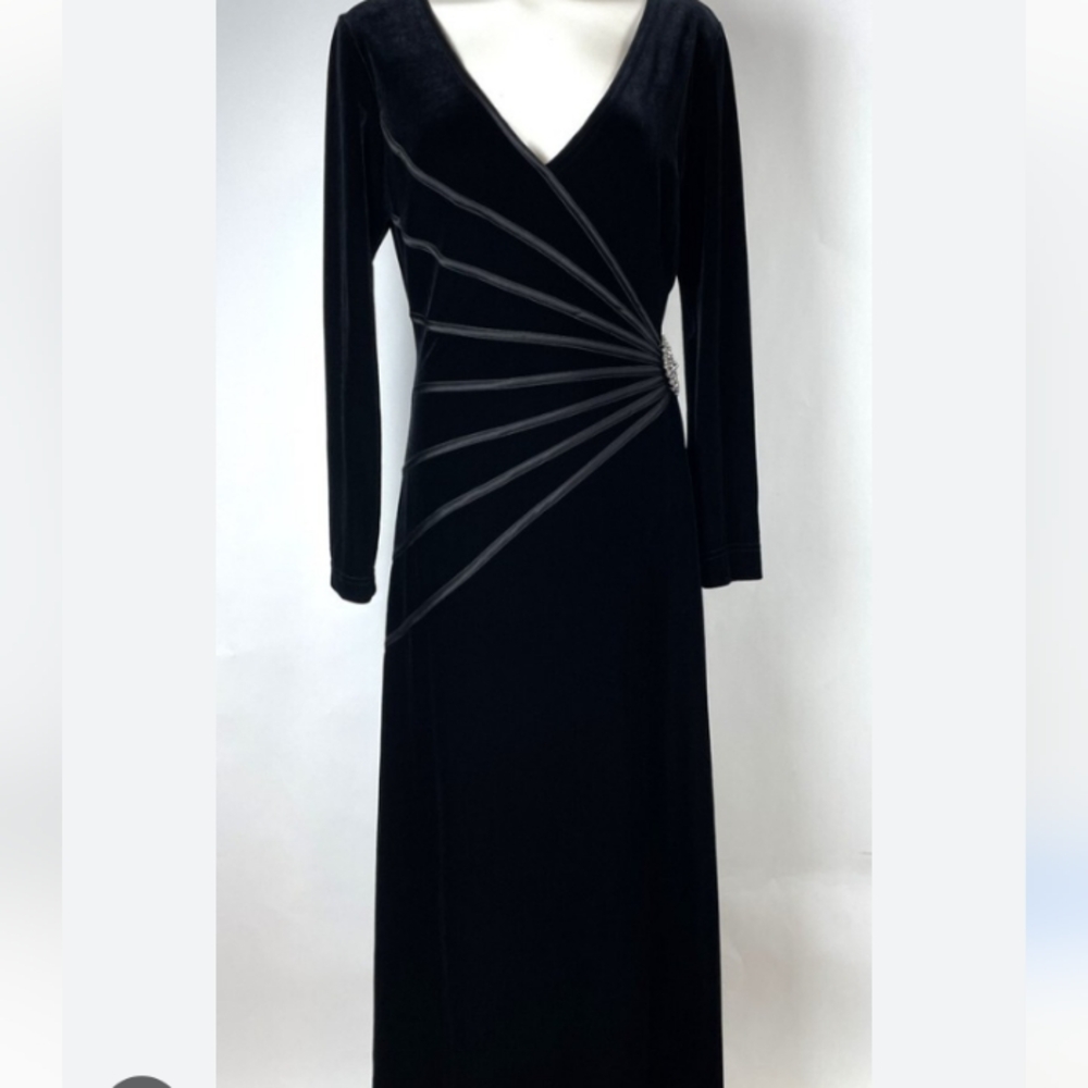 Elegant Black Evening Dress GNW Velvet Dress Size 8 NWOT